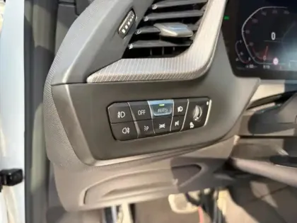 Photo 14 BMW Serie 1 118 i M Sport