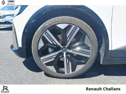 Photo 7 Renault Megane  E-Tech Electric 220ch 60kWh Iconic autonomie confort -25