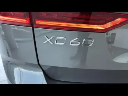 Photo 14 Volvo XC60  T6 Hybride Rechargeable 335ch Ultra Style Dark Geartronic 8 AWD
