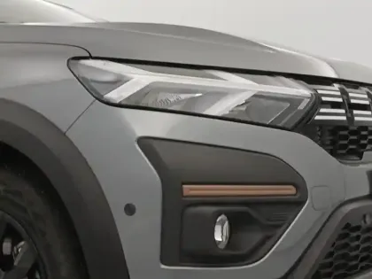 Photo 10 Dacia Jogger  1.6 hybrid 140ch Extreme 7 places -24