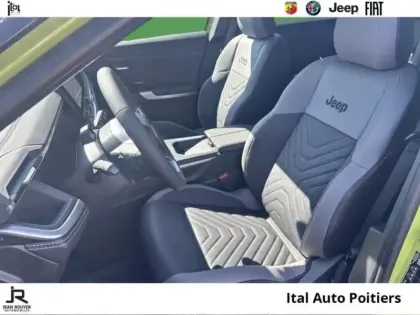 Photo 8 Jeep Compass  1.2 Turbo T3 145ch e-Hybrid First Edition BVR6