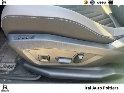 Photo 11 Jeep Compass  1.2 Turbo T3 145ch e-Hybrid First Edition BVR6