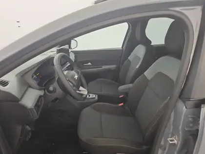 Photo 324 Dacia Jogger  Hybrid 155 7 pl