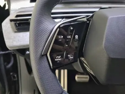 Photo 45 Peugeot 5008  Hybrid 145 ch e-DCS6
