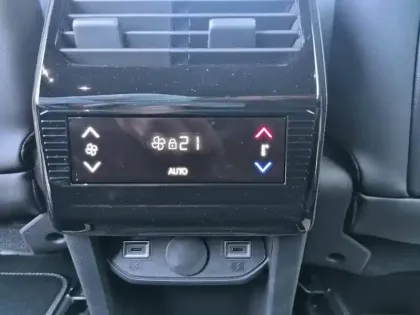 Photo 24 Peugeot 5008  Hybrid 145 ch e-DCS6