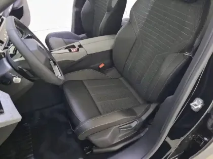 Photo 35 Peugeot 5008  Hybrid 145 ch e-DCS6