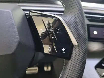 Photo 46 Peugeot 5008  Hybrid 145 ch e-DCS6