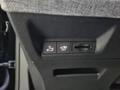 Photo 47 Peugeot 5008  Hybrid 145 ch e-DCS6
