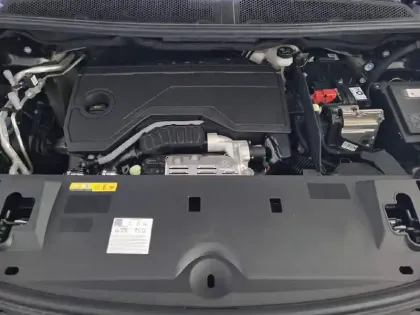 Photo 39 Peugeot 5008  Hybrid 145 ch e-DCS6