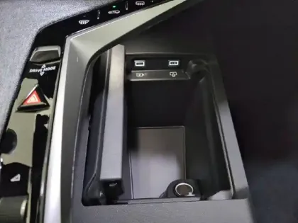 Photo 55 Peugeot 5008  Hybrid 145 ch e-DCS6