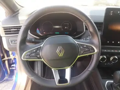 Photo 10 Renault Clio  E-Tech full hybrid 145 ch GSR2