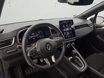 Photo 32 Renault Clio  E-Tech full hybrid 145