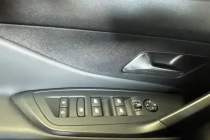 Photo 25 Peugeot 408  PureTech 130 ch S&S EAT8