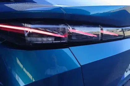 Photo 35 Peugeot 408  PHEV 225 e-EAT8