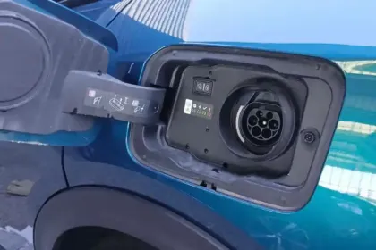 Photo 36 Peugeot 408  PHEV 225 e-EAT8