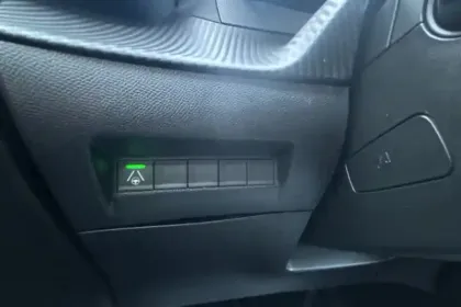 Photo 18 Peugeot 208  Hybrid 110 e-DCS6