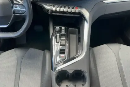 Photo 19 Peugeot 3008  Hybrid 180 e-EAT8