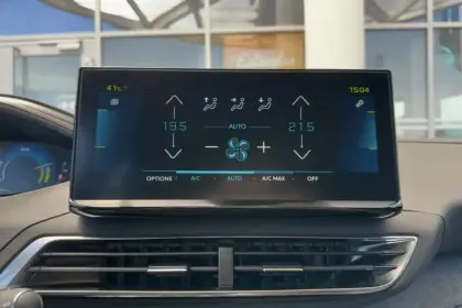 Photo 16 Peugeot 3008  Hybrid 180 e-EAT8