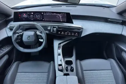 Photo 15 Peugeot 3008  Hybrid 145 e-DCS6