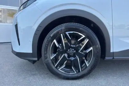 Photo 12 Peugeot 3008  Hybrid 145 e-DCS6