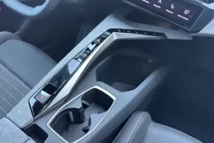Photo 24 Peugeot 3008  Hybrid 145 e-DCS6