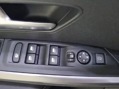 Photo 29 Peugeot 3008  Hybrid 145 e-DCS6