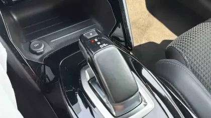 Photo 5 Peugeot 208  Electrique 50 kWh 136ch