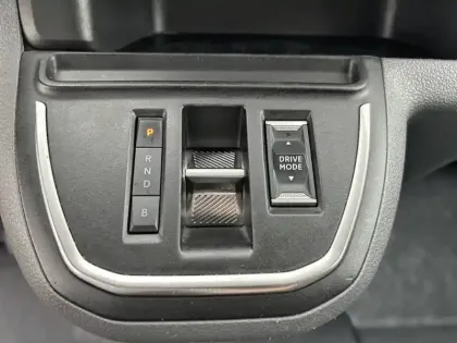 Photo 13 Peugeot Expert  Standard Electrique 50 kWh 136ch