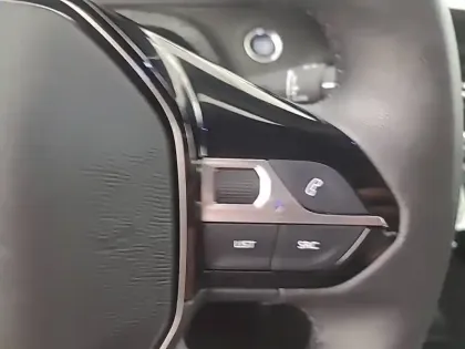 Photo 21 Peugeot 2008  Electrique 54 kWh 156 ch