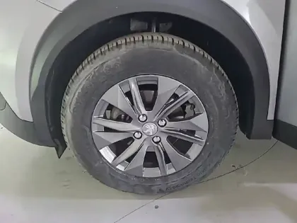Photo 33 Peugeot 2008  PureTech 130 S&S EAT8