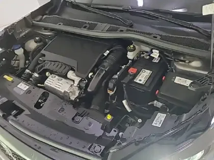 Photo 35 Peugeot 2008  PureTech 130 S&S EAT8