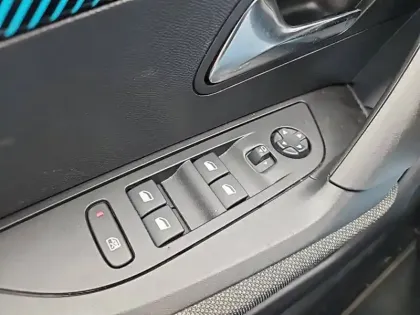 Photo 17 Peugeot 2008  PureTech 130 S&S EAT8