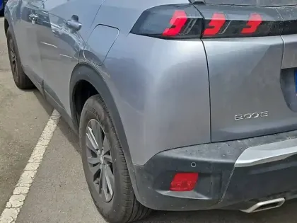 Photo 16 Peugeot 2008  PureTech 130 S&S EAT8