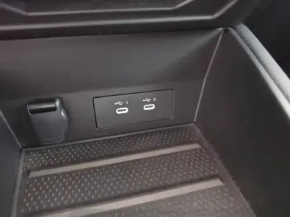 Photo 424 Renault Captur  E-Tech full hybrid 145 ch