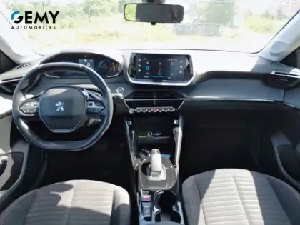 Photo 7 Peugeot 208  Electrique 50 kWh 136ch