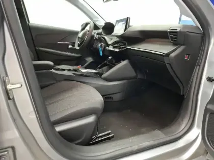 Photo 30 Peugeot 208  Hybrid 110 ch e-DCS6