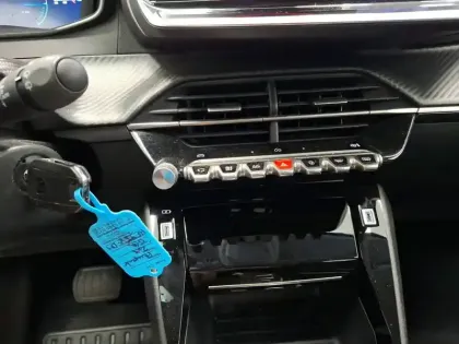 Photo 25 Peugeot 208  Hybrid 110 ch e-DCS6