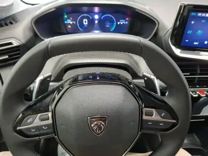 Photo 15 Peugeot 208  Hybrid 110 ch e-DCS6