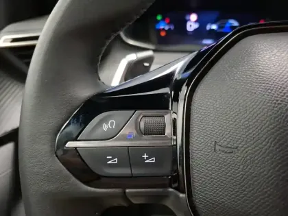 Photo 18 Peugeot 2008  Hybrid 145 e-DCS6