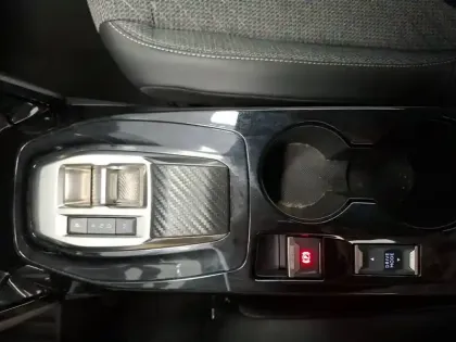 Photo 30 Peugeot 2008  Hybrid 145 e-DCS6
