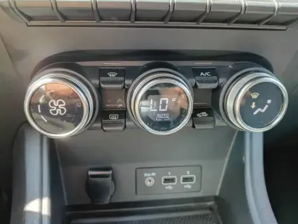Photo 24 Renault Captur  TCe 140 EDC - 21