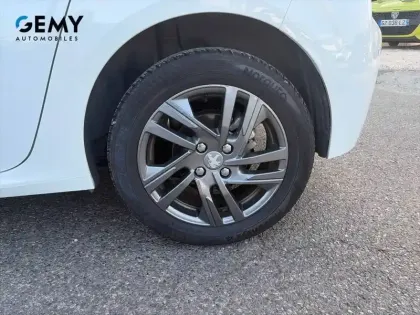 Photo 31 Peugeot 208  BlueHDi 100 S&S BVM6