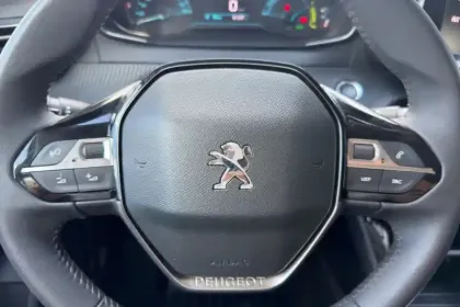 Photo 15 Peugeot 208  Electrique 50 kWh 136ch