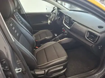Photo 11 Kia Stonic  1.0 T-GDi 120 ch MHEV DCT7