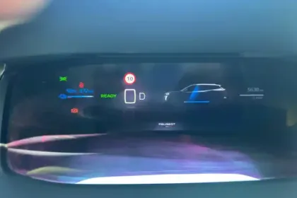 Photo 11 Peugeot 2008  Electrique 54 kWh 156 ch