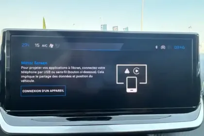 Photo 24 Peugeot 2008  Hybrid 145 e-DCS6