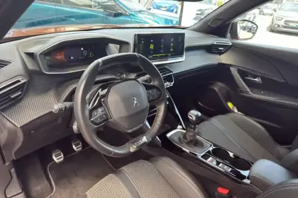 Photo 15 Peugeot 2008  PureTech 130 S&S BVM6