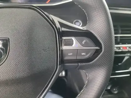 Photo 14 Peugeot 208  Hybrid 145 ch e-DCS6