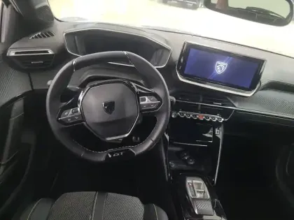Photo 10 Peugeot 208  Hybrid 145 ch e-DCS6
