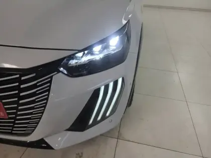 Photo 21 Peugeot 208  Hybrid 145 ch e-DCS6